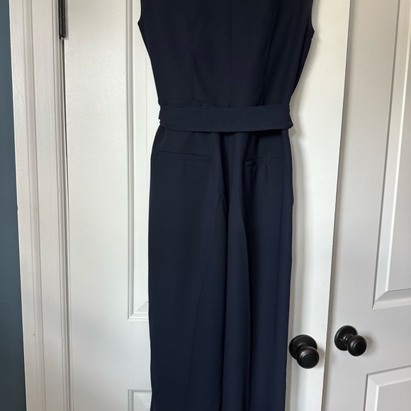 Club Monaco Lorenny Jumpsuit Navy Belted V Neck Pleated Cropped Wide Leg Sz 4 - Picture 3 of 3